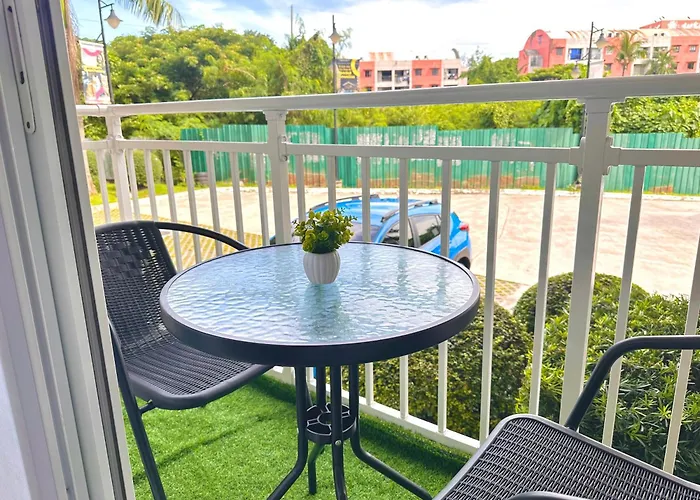 Modern Unit Near Airport With Pool And Wifi 3*